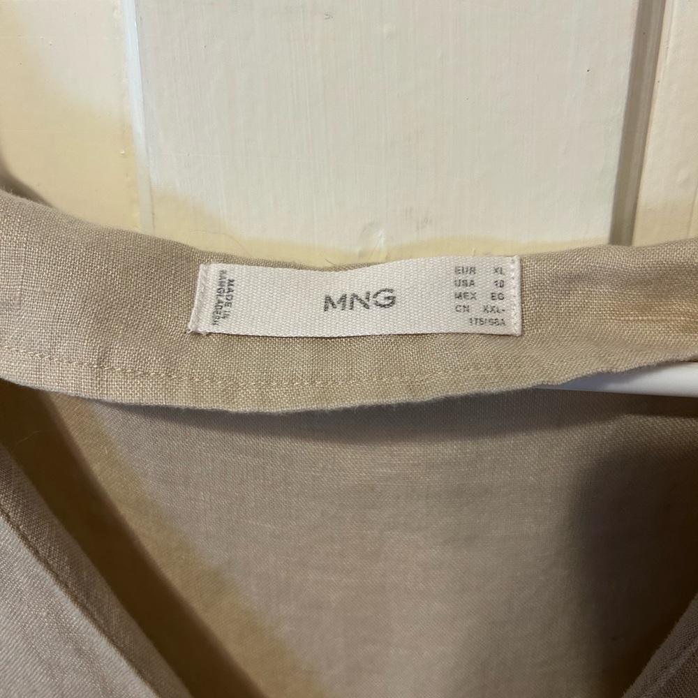 Linen maxi with puffed sleeve neutral color